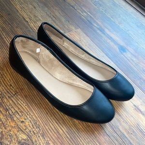 LIKE NEW Black Flats